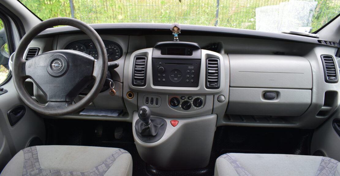 <b>Opel Vivaro 1.9D 74kw, Ar 5 sēdvietam + kravas nodalījums</b>