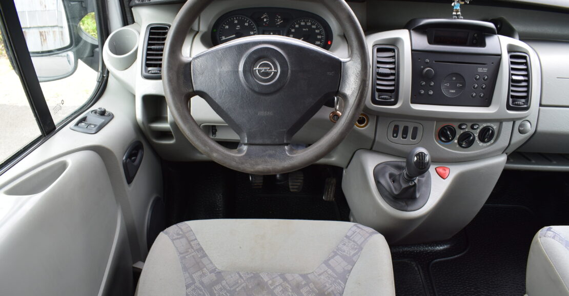 <b>Opel Vivaro 1.9D 74kw, Ar 5 sēdvietam + kravas nodalījums</b>