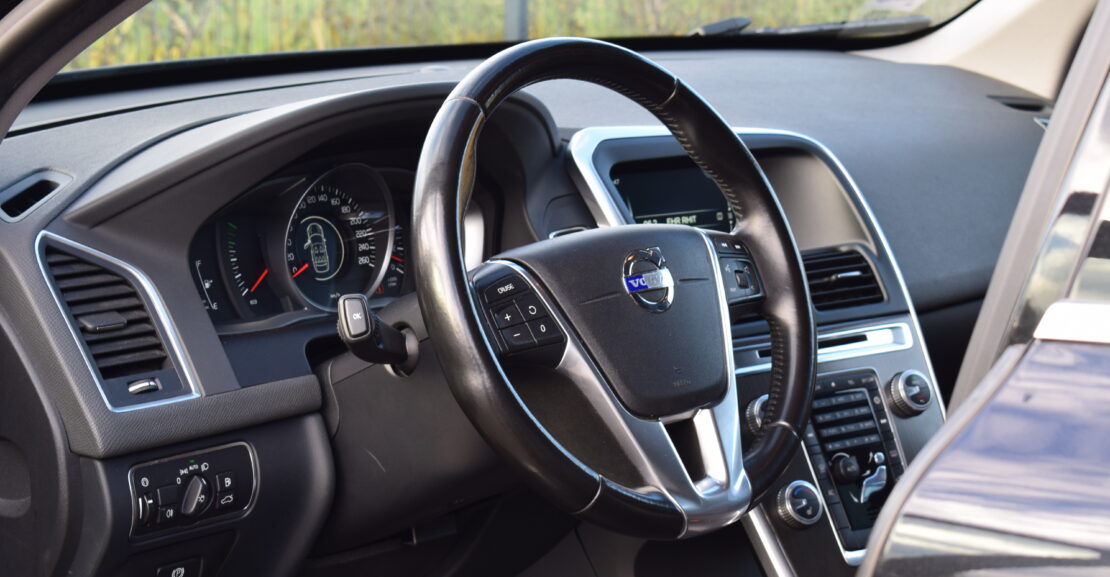 <b>Volvo XC60 facelift 2015.G, D5 2.4D, AR 0% PIRMO IEMAKSU</b>