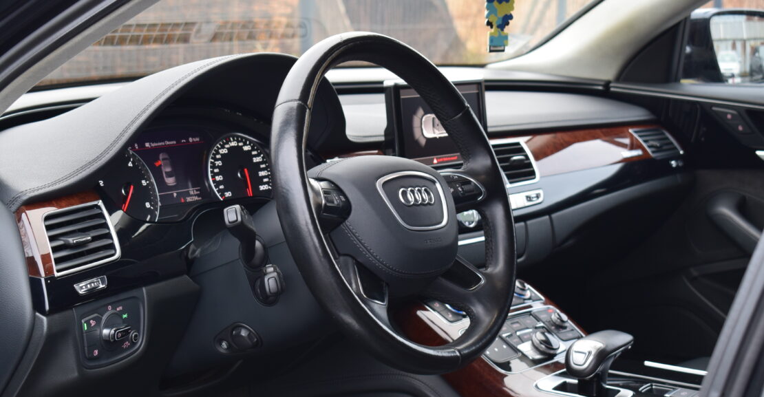 <b>Audi A8 LONG 4.2D 258KW, 2012.G, AR 0% PIRMO IEMAKSU</b>