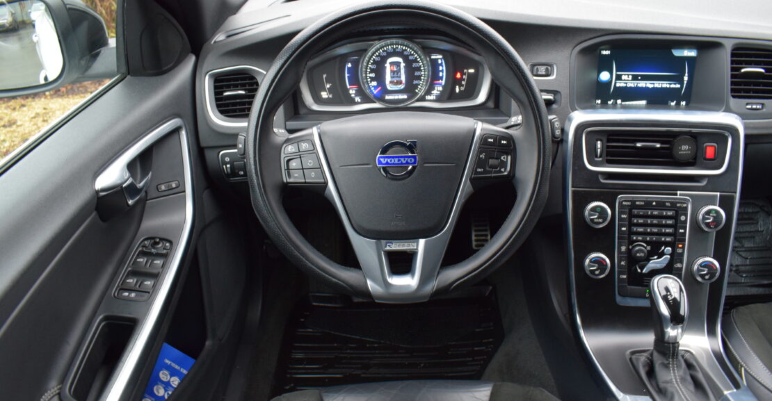 <b>Volvo V60 R-Design 2.0D 133Kw, 2014.G. AR 0% PIRMO IEMAKSU</b>